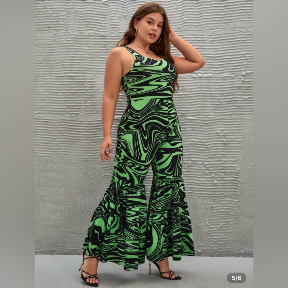 SHEIN Vibrant Green and Black Patterned flair jumper